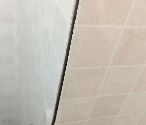 镇雄瓷砖空鼓维修公司分享阳台瓷砖脱落的修复过程可以分为以下几个步骤