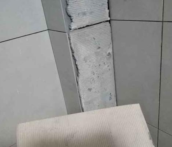 镇雄瓷砖空鼓维修公司分享下厨房瓷砖脱落的补救措施。